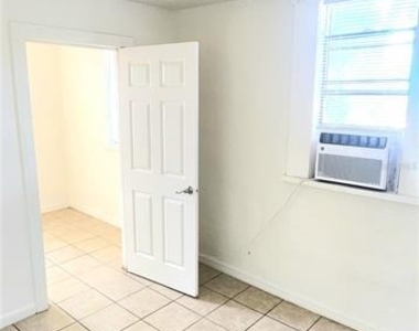 301 Se Avenue B - Photo Thumbnail 7