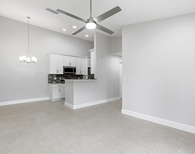 2504 Grassy Point Drive - Photo Thumbnail 4