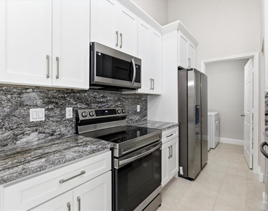 2504 Grassy Point Drive - Photo Thumbnail 9