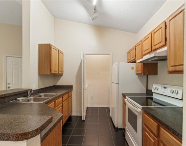 6025 Westgate Drive - Photo Thumbnail 2