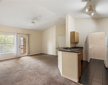 6025 Westgate Drive - Photo Thumbnail 3