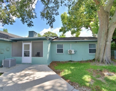 2405 Roslyn Lane - Photo Thumbnail 27