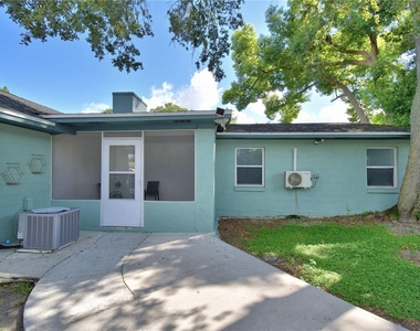 2405 Roslyn Lane - Photo Thumbnail 1