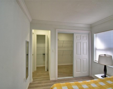2405 Roslyn Lane - Photo Thumbnail 21