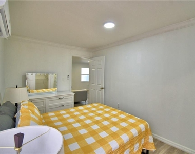 2405 Roslyn Lane - Photo Thumbnail 24