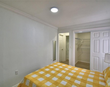 2405 Roslyn Lane - Photo Thumbnail 20