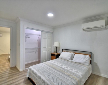 2405 Roslyn Lane - Photo Thumbnail 13