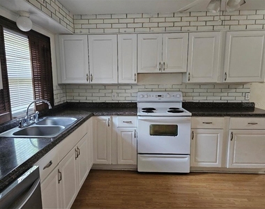 319 22nd Street Sw - Photo Thumbnail 2