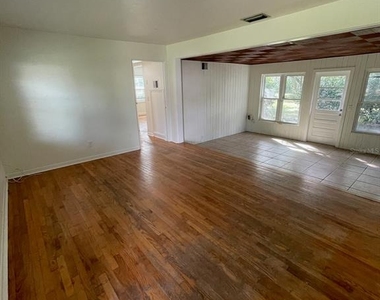 319 22nd Street Sw - Photo Thumbnail 4