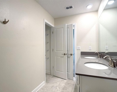 2638 Camden Park Loop - Photo Thumbnail 33