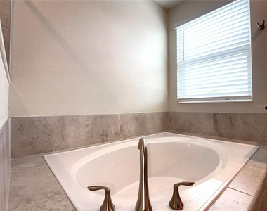 2638 Camden Park Loop - Photo Thumbnail 25
