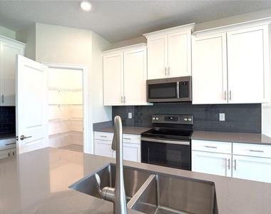 2638 Camden Park Loop - Photo Thumbnail 13