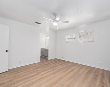 8479 Nw 38th Drive - Photo Thumbnail 11