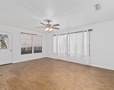 8479 Nw 38th Drive - Photo Thumbnail 8