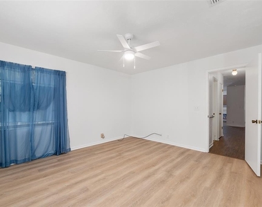 8479 Nw 38th Drive - Photo Thumbnail 10