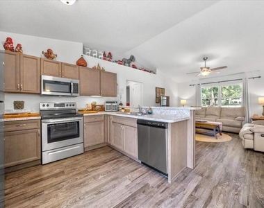 543 N Rooks Avenue - Photo Thumbnail 4