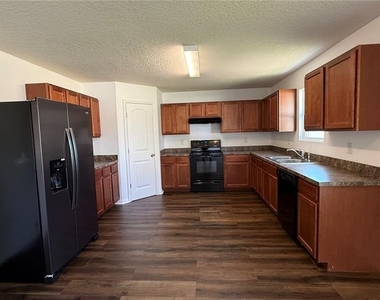 15 Renshaw Drive - Photo Thumbnail 6