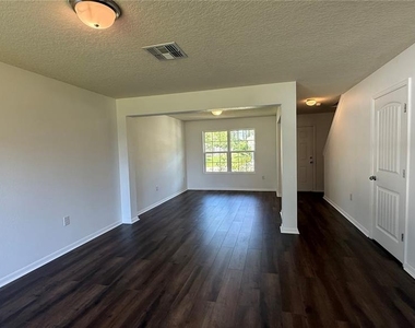 15 Renshaw Drive - Photo Thumbnail 4