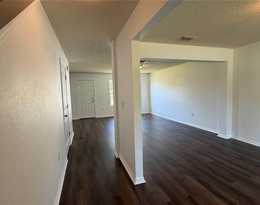 15 Renshaw Drive - Photo Thumbnail 2