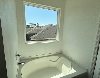 15 Renshaw Drive - Photo Thumbnail 17