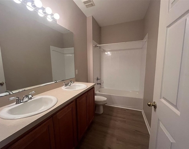13282 Sw Pembroke Circle N - Photo Thumbnail 10