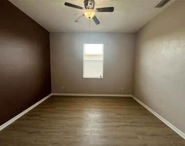 13282 Sw Pembroke Circle N - Photo Thumbnail 6