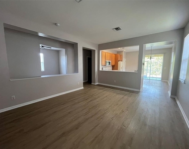 13282 Sw Pembroke Circle N - Photo Thumbnail 4