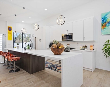 7520 N Coolidge Avenue - Photo Thumbnail 13