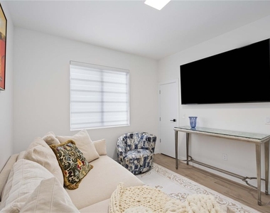 7520 N Coolidge Avenue - Photo Thumbnail 37