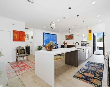 7520 N Coolidge Avenue - Photo Thumbnail 11