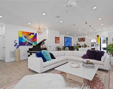 7520 N Coolidge Avenue - Photo Thumbnail 6