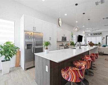 7520 N Coolidge Avenue - Photo Thumbnail 18