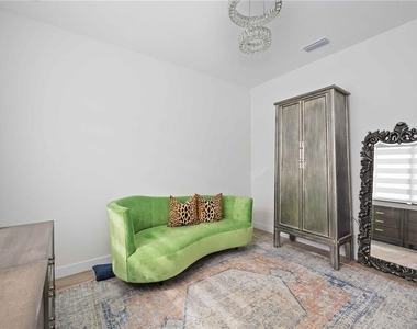7520 N Coolidge Avenue - Photo Thumbnail 32