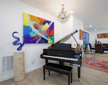 7520 N Coolidge Avenue - Photo Thumbnail 7