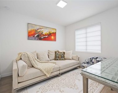 7520 N Coolidge Avenue - Photo Thumbnail 34
