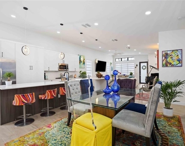 7520 N Coolidge Avenue - Photo Thumbnail 20