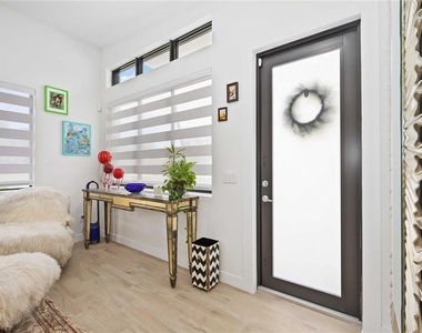 7520 N Coolidge Avenue - Photo Thumbnail 1