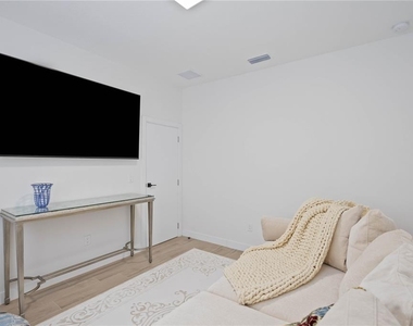 7520 N Coolidge Avenue - Photo Thumbnail 38