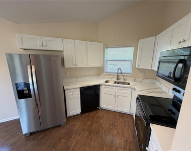 7224 49th Avenue E - Photo Thumbnail 5