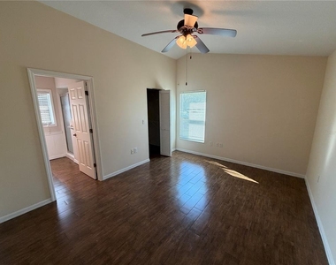 7224 49th Avenue E - Photo Thumbnail 12