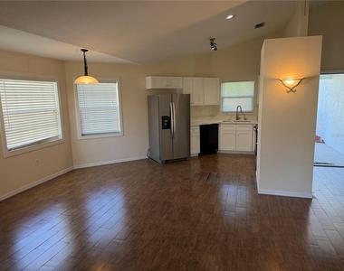 7224 49th Avenue E - Photo Thumbnail 4