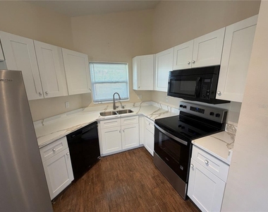 7224 49th Avenue E - Photo Thumbnail 6
