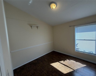 7224 49th Avenue E - Photo Thumbnail 15