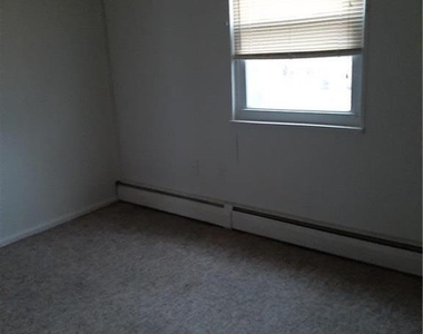 709 Line Street - Photo Thumbnail 3