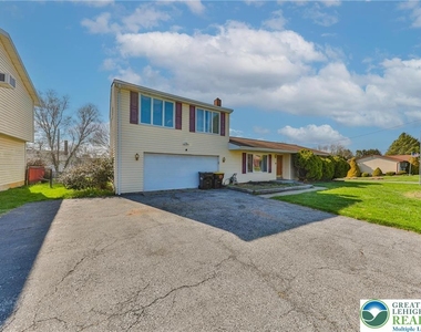 2033 11th Street - Photo Thumbnail 2