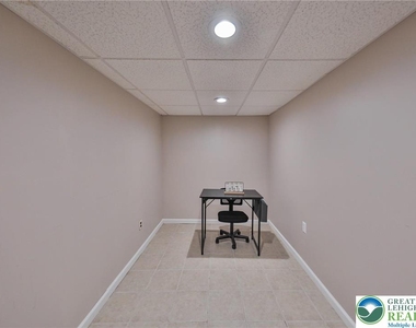2033 11th Street - Photo Thumbnail 46