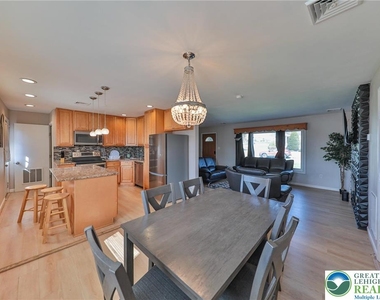 2033 11th Street - Photo Thumbnail 18