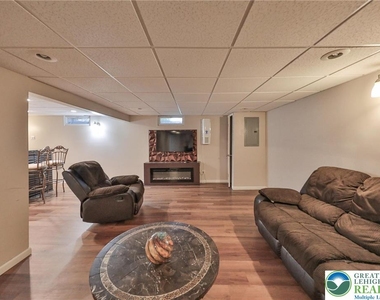 2033 11th Street - Photo Thumbnail 52