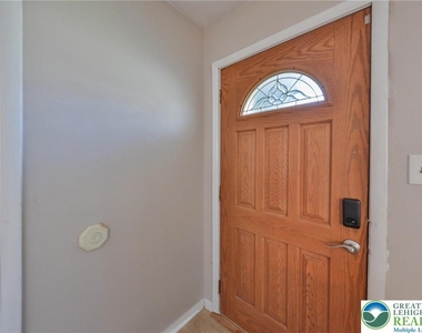 2033 11th Street - Photo Thumbnail 8