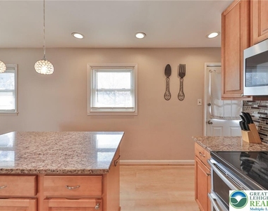2033 11th Street - Photo Thumbnail 21